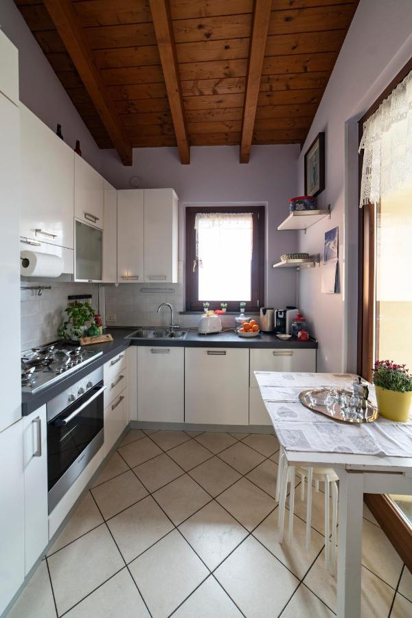 Romantic Lake View House Сульцано Экстерьер фото
